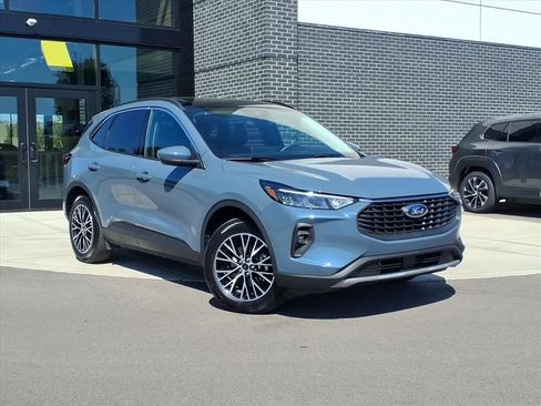 Used 2023 Ford Escape SE image 1