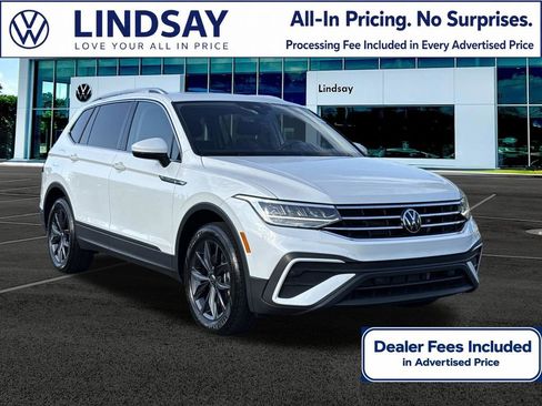 Used 2023 Volkswagen Tiguan SE w/ Panoramic Sunroof Package FWD image 1