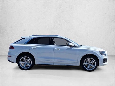 Used 2023 Audi Q8 Premium image 4