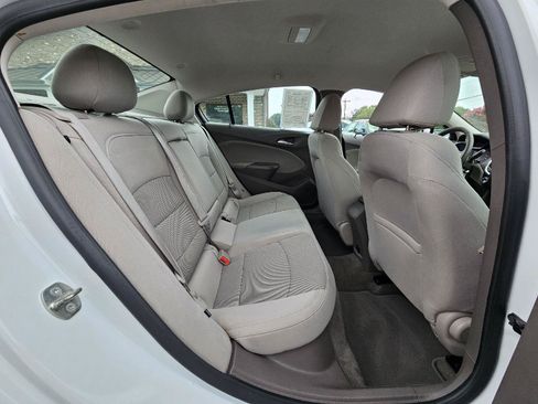 Used 2018 Chevrolet Cruze LT FWD image 15