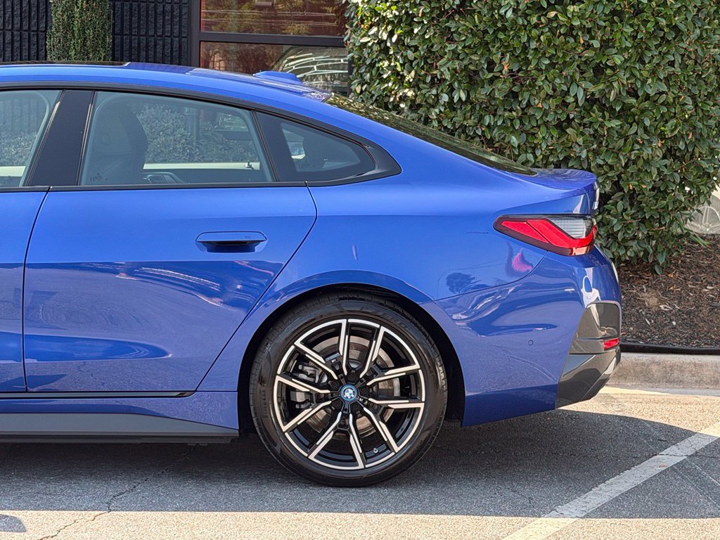 Used 2023 BMW i4 eDrive40 w/ M Sport Package RWD image 11