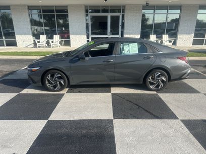 Used 2024 Hyundai Elantra SEL w/ Convenience Package