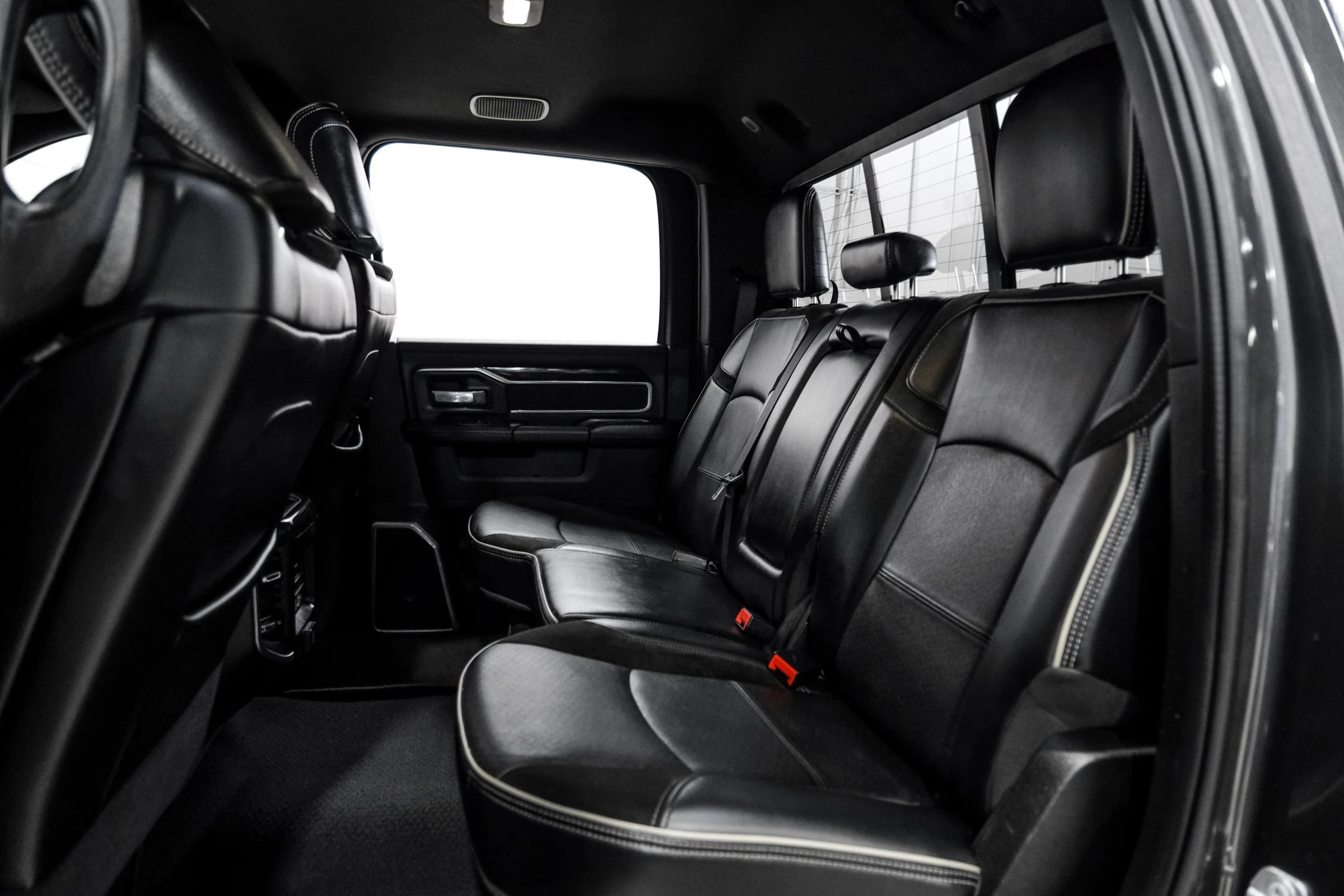 Used 2020 RAM 2500 Laramie w/ Night Edition AWD/4WD image 36