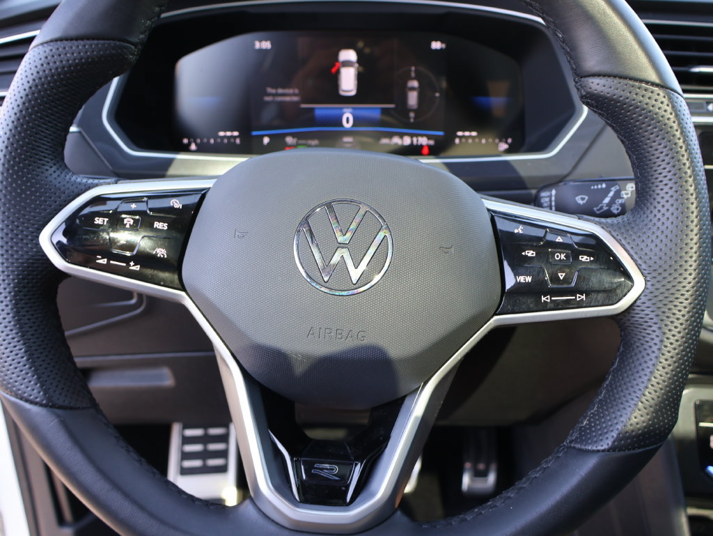 Used 2024 Volkswagen Tiguan SE R-Line FWD image 31