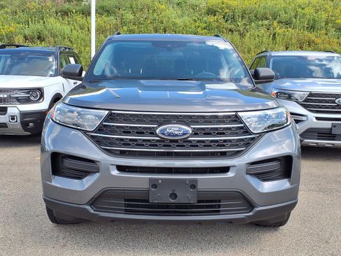 Used 2023 Ford Explorer XLT AWD/4WD image 2