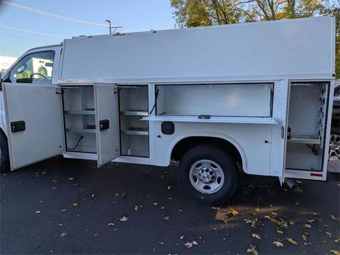 New 2025 Chevrolet Express 3500 w/ Power Convenience Package image 20