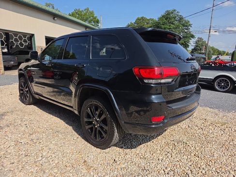 Used 2019 Jeep Grand Cherokee Altitude AWD/4WD image 4