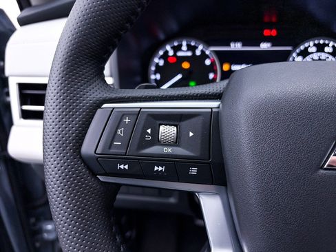 New 2026 Mitsubishi Outlander SE image 21