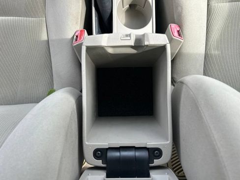 Used 2013 Toyota Corolla LE FWD image 36