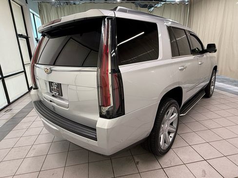 Used 2017 Cadillac Escalade Luxury AWD/4WD image 5