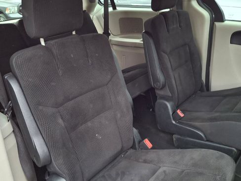 Used 2018 Dodge Grand Caravan SE FWD image 9