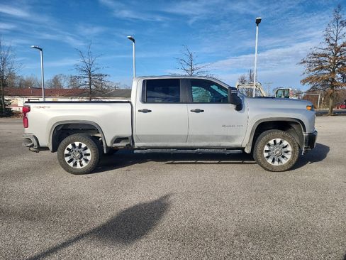 Used 2022 Chevrolet Silverado 2500 Custom w/ Custom Convenience Package image 8