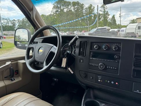 Used 2021 Chevrolet Express 2500 RWD image 16