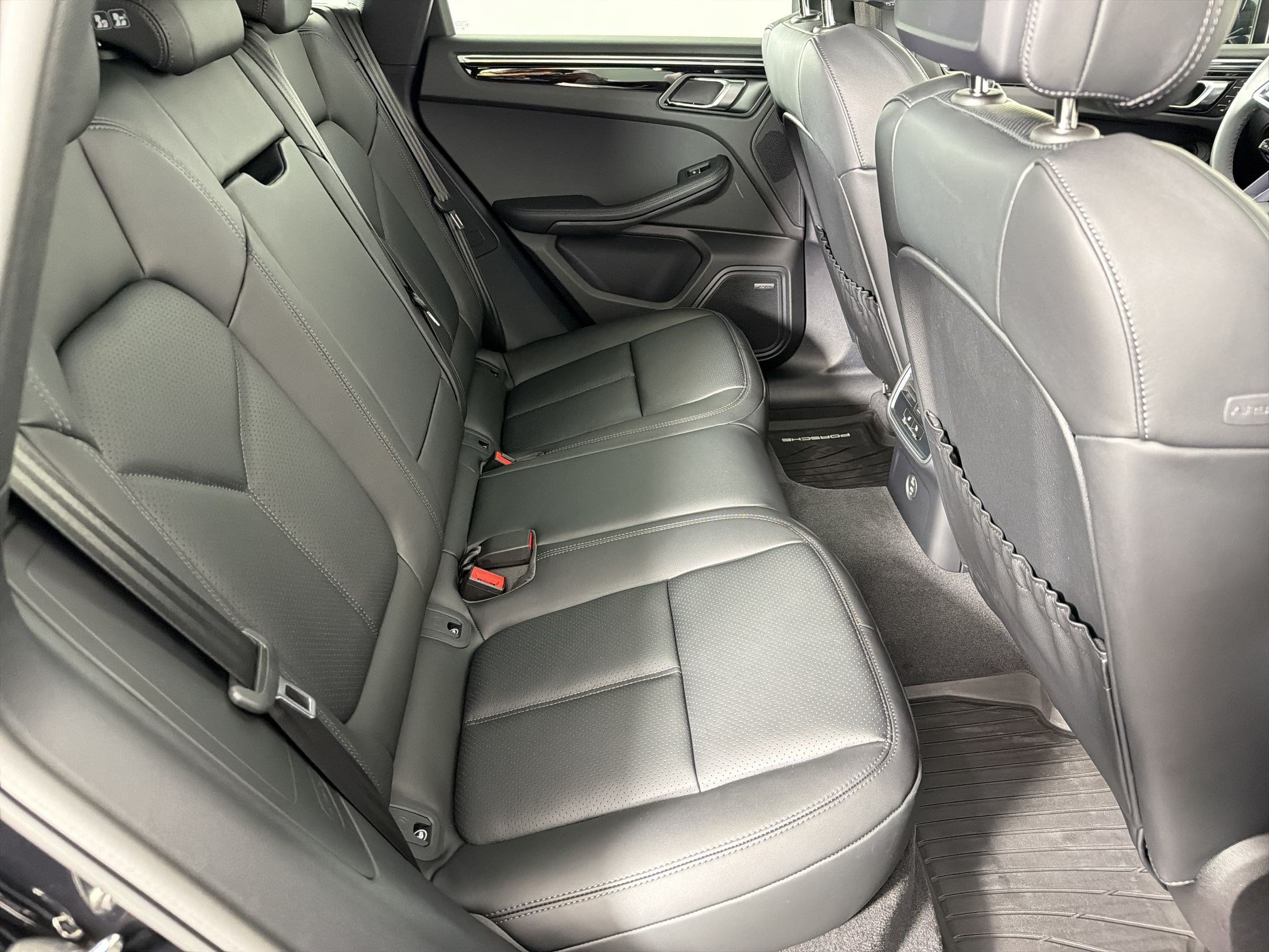 Used 2026 Porsche Macan AWD/4WD image 29