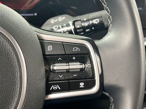 Used 2025 Kia Sorento S AWD/4WD image 16