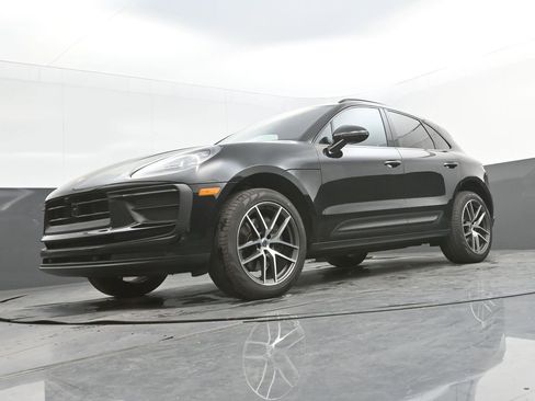 New 2026 Porsche Macan AWD/4WD image 30
