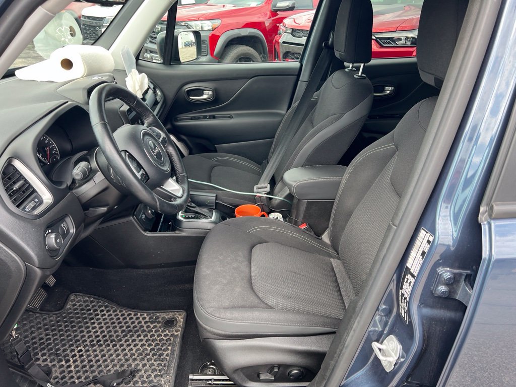 Used 2023 Jeep Renegade Latitude w/ Premium Group AWD/4WD image 5