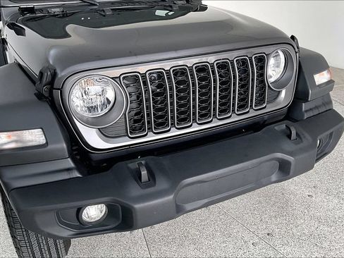 Used 2025 Jeep Wrangler Sport AWD/4WD image 37