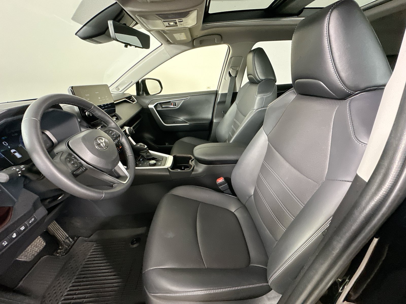 Used 2025 Toyota RAV4 Limited w/ Advanced Technology Package AWD/4WD image 33