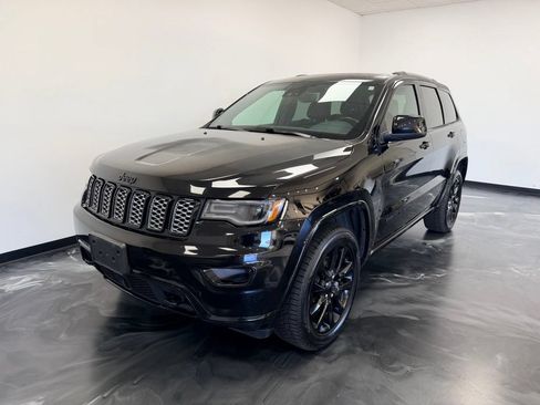 Used 2021 Jeep Grand Cherokee Altitude AWD/4WD image 4