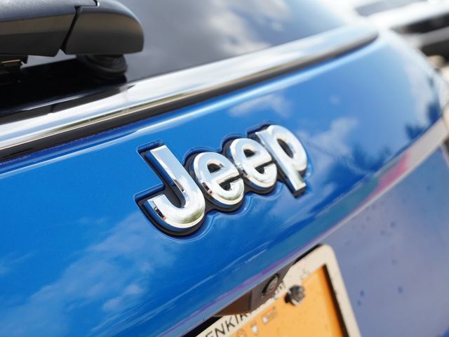 Used 2023 Jeep Compass Latitude AWD/4WD image 12