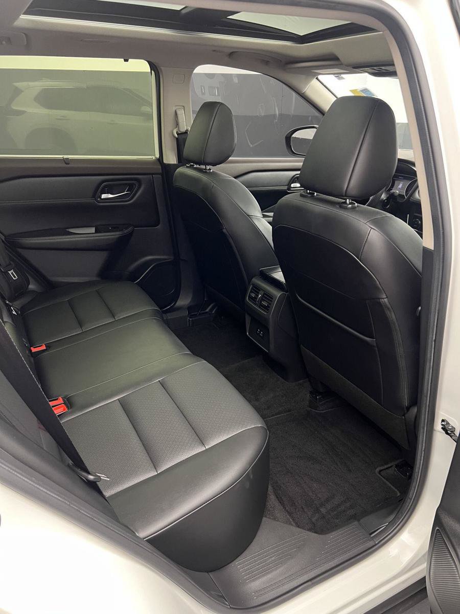 Used 2023 Nissan Rogue SV w/ SV Premium B Package FWD image 38