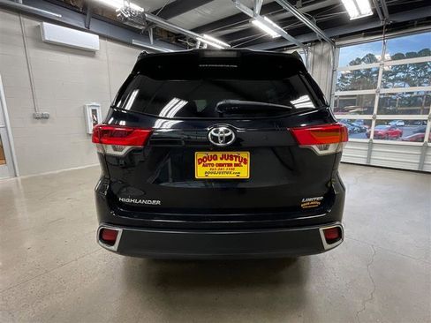 Used 2017 Toyota Highlander Limited image 4