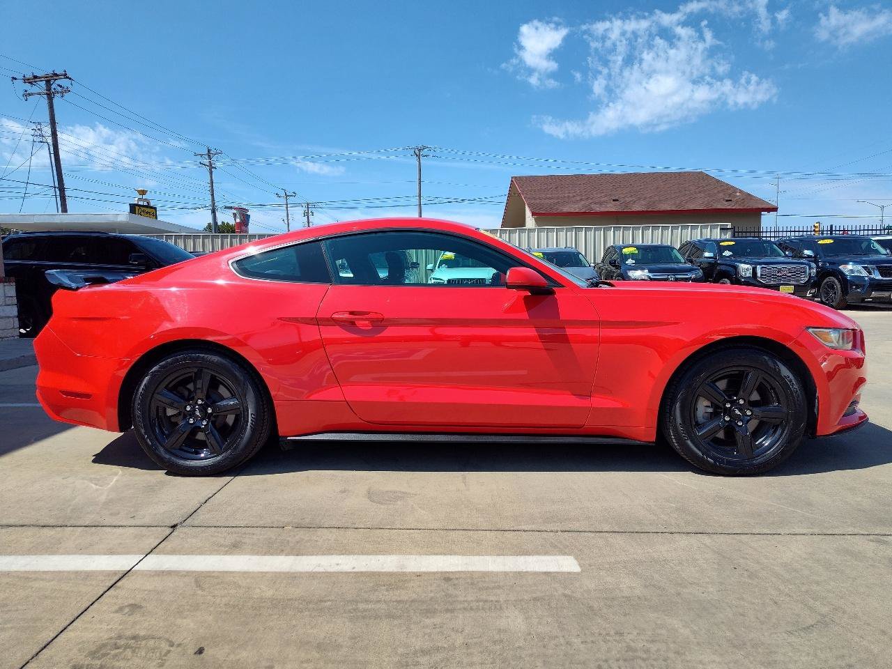 Used 2017 Ford Mustang Coupe RWD image 3