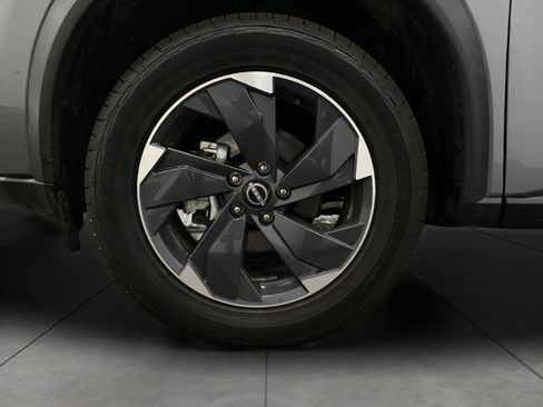 Certified 2025 Nissan Rogue SV image 12