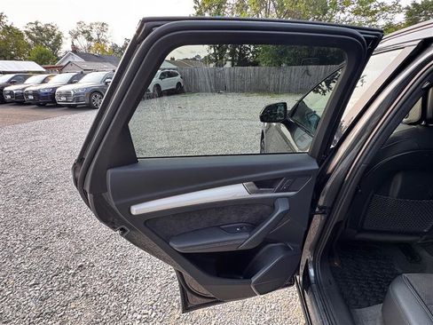 Used 2019 Audi SQ5 Premium Plus w/ Premium Plus Package image 38