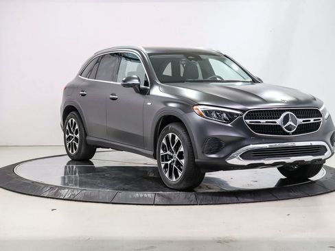Used 2025 Mercedes-Benz GLC 350e 4MATIC image 5