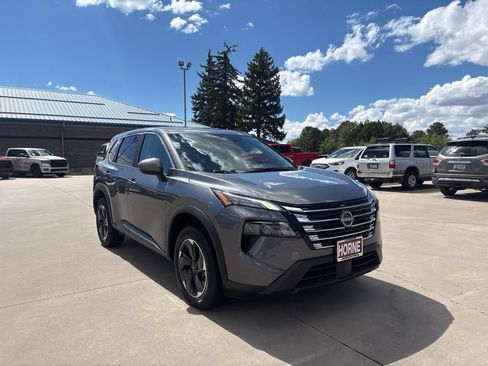 Used 2025 Nissan Rogue SV AWD/4WD image 1