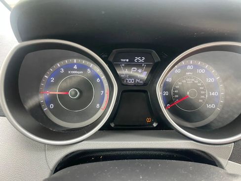 Used 2014 Hyundai Elantra FWD image 12