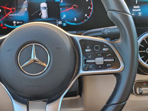 Certified 2022 Mercedes-Benz GLA 250 image 30