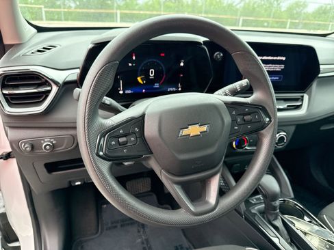 Used 2025 Chevrolet TrailBlazer LS FWD image 11