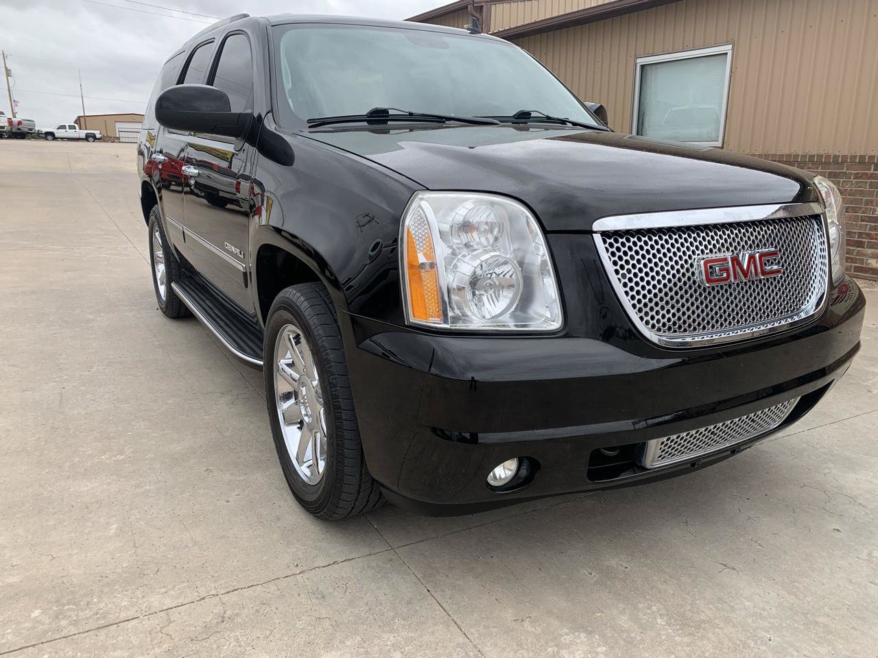 Used 2013 GMC Yukon Denali AWD/4WD image 1
