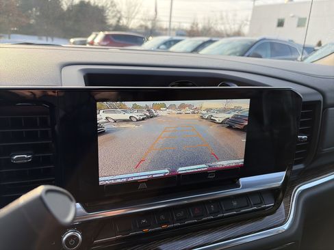 Used 2024 GMC Sierra 1500 Elevation image 32