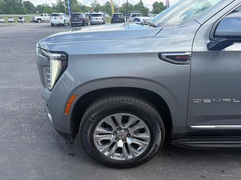 Used 2025 GMC Yukon XL Denali AWD/4WD image 12