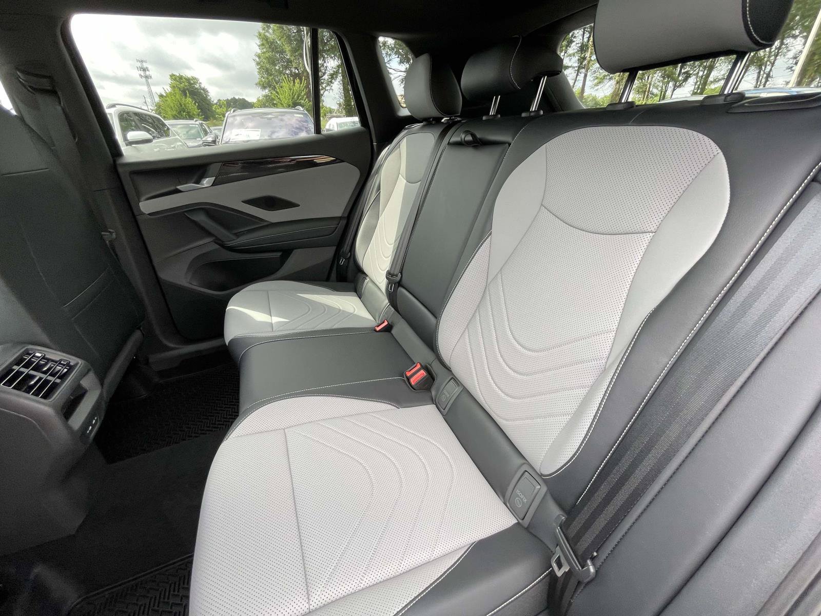 New 2026 Volkswagen Tiguan SE R-Line FWD image 13