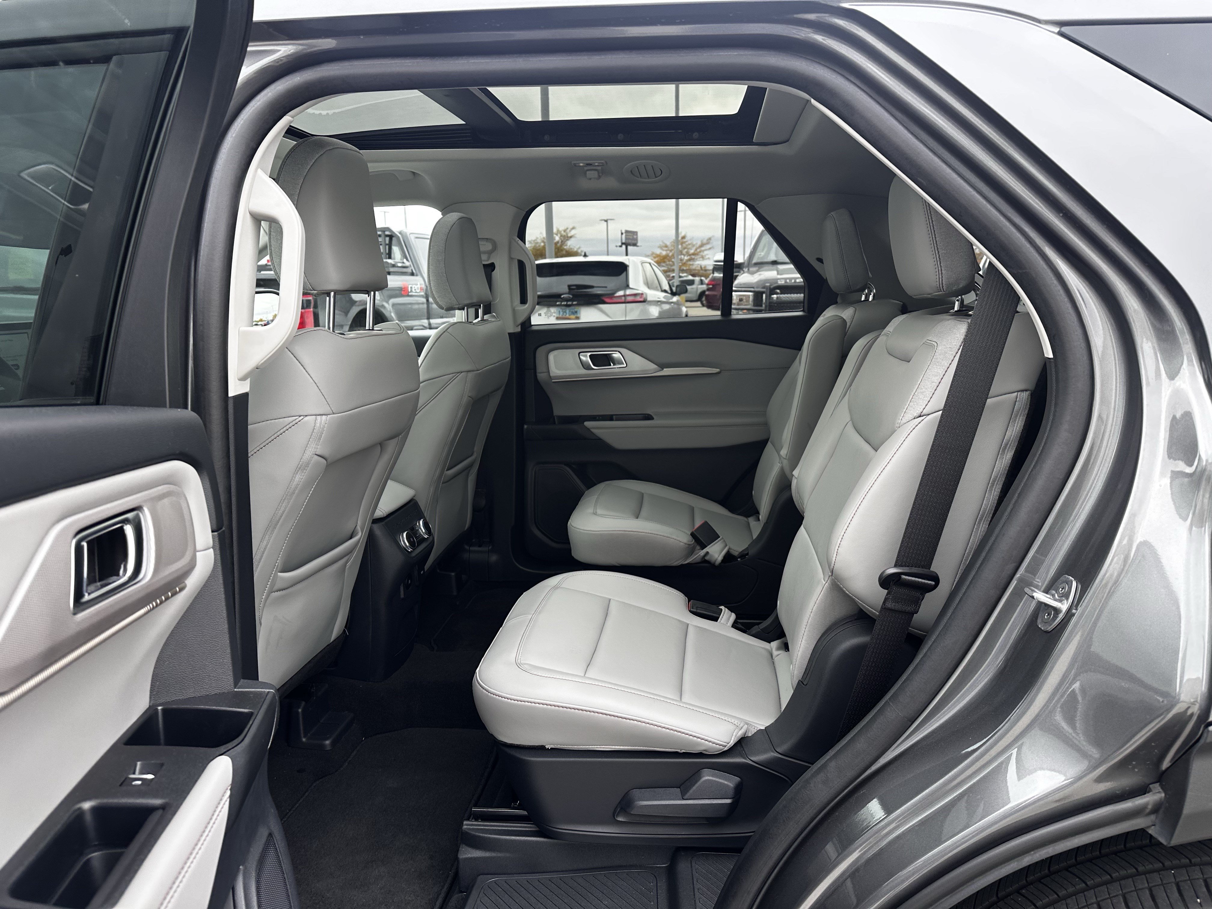 Used 2025 Ford Explorer Active w/ Active Comfort Package AWD/4WD image 9