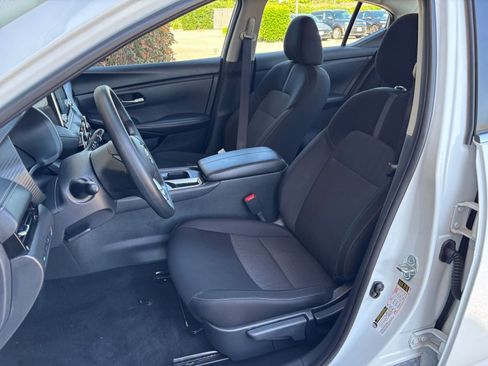 Used 2025 Nissan Sentra SV FWD image 35