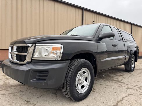 Used 2009 Dodge Dakota ST image 1