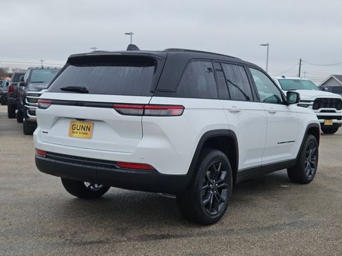 New 2025 Jeep Grand Cherokee Limited image 3