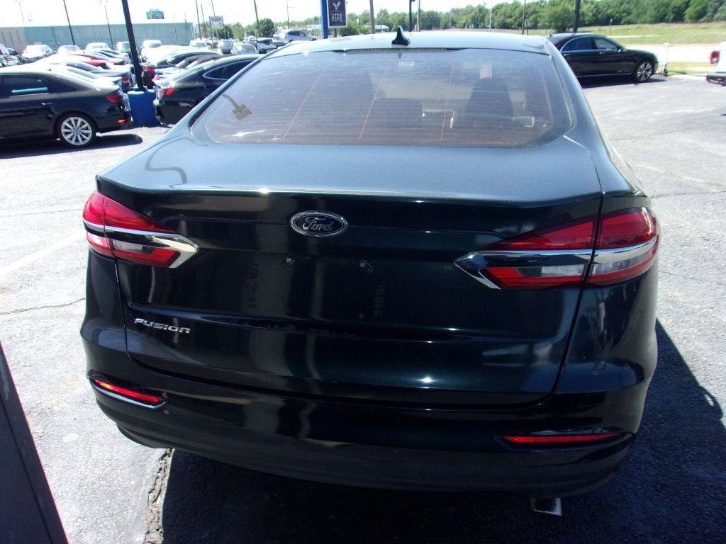 Used 2020 Ford Fusion SE FWD image 5