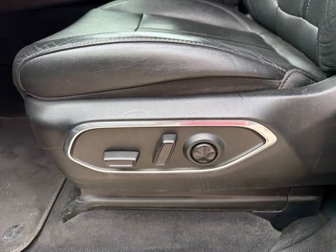 Used 2023 Jeep Wagoneer L Series II AWD/4WD image 14