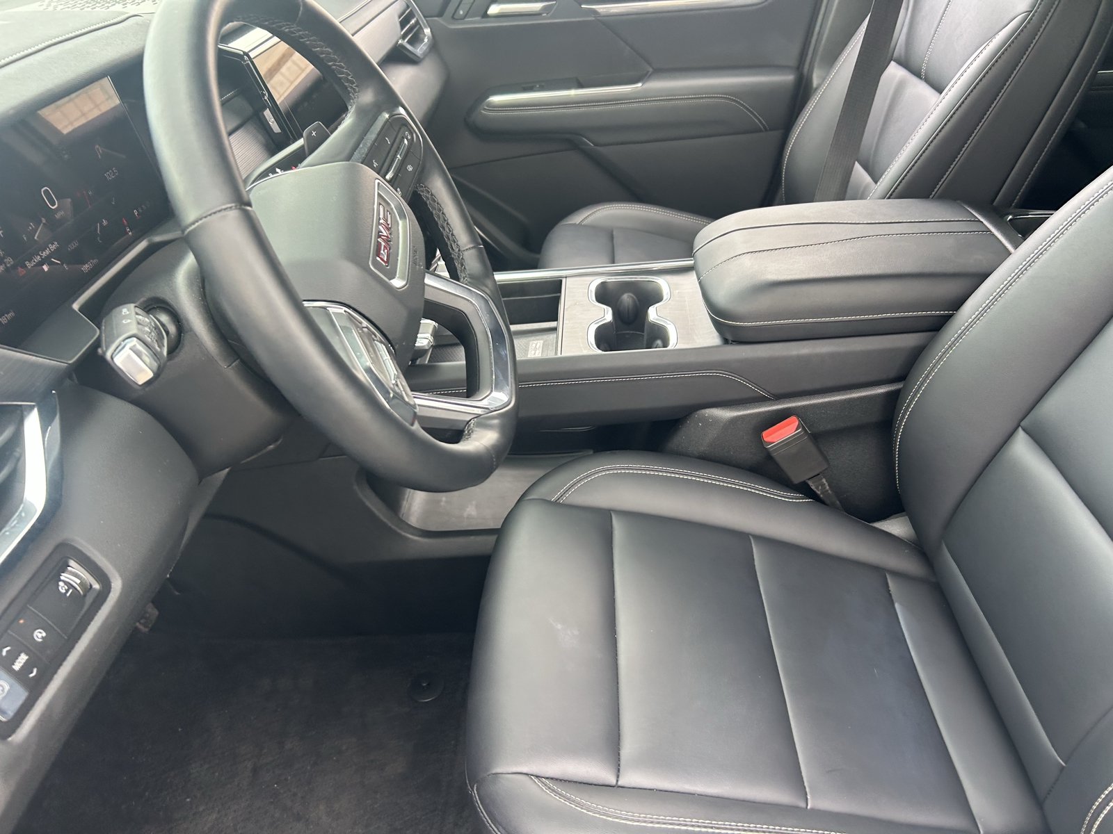 Used 2026 GMC Acadia Elevation w/ Elevation Premium Package FWD image 13