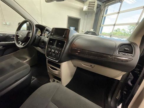 Used 2019 Dodge Grand Caravan SE image 26