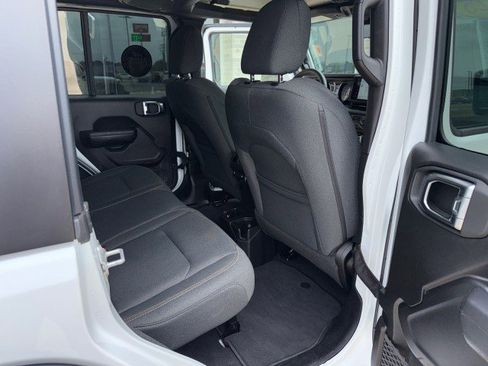Used 2025 Jeep Wrangler Unlimited Sport AWD/4WD image 15