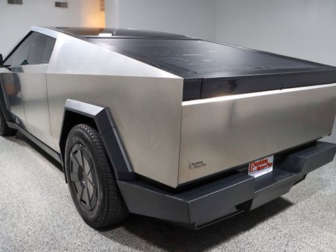 Used 2024 Tesla Cybertruck AWD Crew Cab image 9