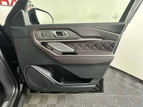 Used 2026 Ford Explorer Platinum w/ LUX Leather Package AWD/4WD image 16